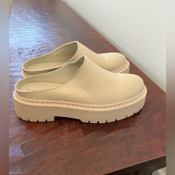 Pilcro Anthropologie Chunky Clogs cream lug slip on shoes womens shoe size 9 40